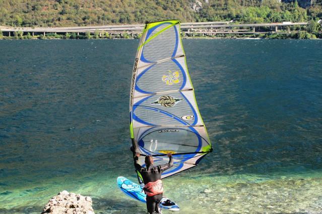 L For Lake Mandello del Lario Bilik gambar