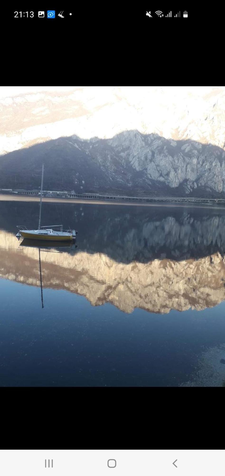 L For Lake Mandello del Lario Bilik gambar