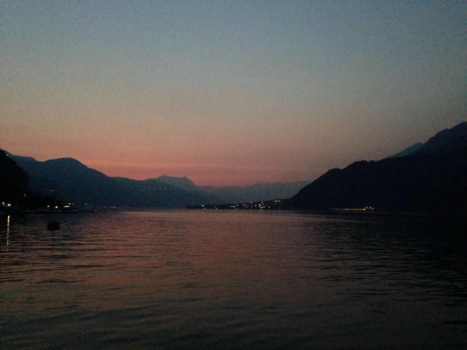 L For Lake Mandello del Lario Luaran gambar