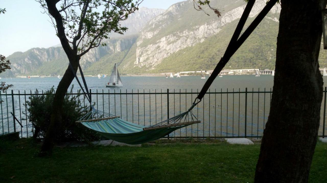 L For Lake Mandello del Lario Luaran gambar